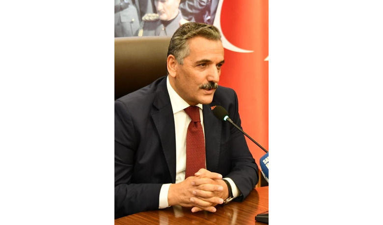 Samsun Protokolü Yeni Yılı Kutladı - Samsun’da yeni yıl nedeniyle siyasi parti temsilcileri, belediyeler, üniversite ve valilikten kutlama mesajları yayımlandı. Yayınlanan mesajlar vatandaşların yeni yılı mutlu ve huzurlu geçirmesi ortak temennisinde buluştu.