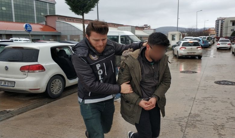 Samsun’da Uyuşturucu Operasyonu: 4 Gözaltı - Samsun’da Narkotik Suçlarla Mücadele Şube Müdürlüğü ekipleri tarafından düzenlenen uyuşturucu operasyonunda 4 kişi gözaltına alındı.