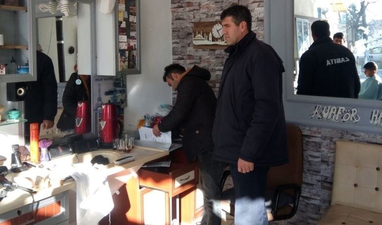 Bafra'da Berberler Denetlendi - Bafra Belediyesi Zabıta Amirliği ekipleri, ilçede faaliyetlerini sürdüren berber salonlarını denetledi.
