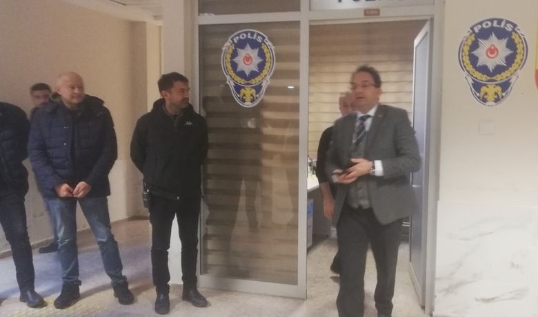 Bafra’da 24 İşçi Yedikleri Yemekten Zehirlendi - Samsun’un Bafra ilçesinde bir fabrikanın yemekhanesinde yemek yiyen işçilerden 24’ü zehirlenme şüphesiyle hastaneye kaldırıldı. Kaymakam Cevdet Türkmen işçileri ziyaret ederek durumları hakkında bilgi aldı.