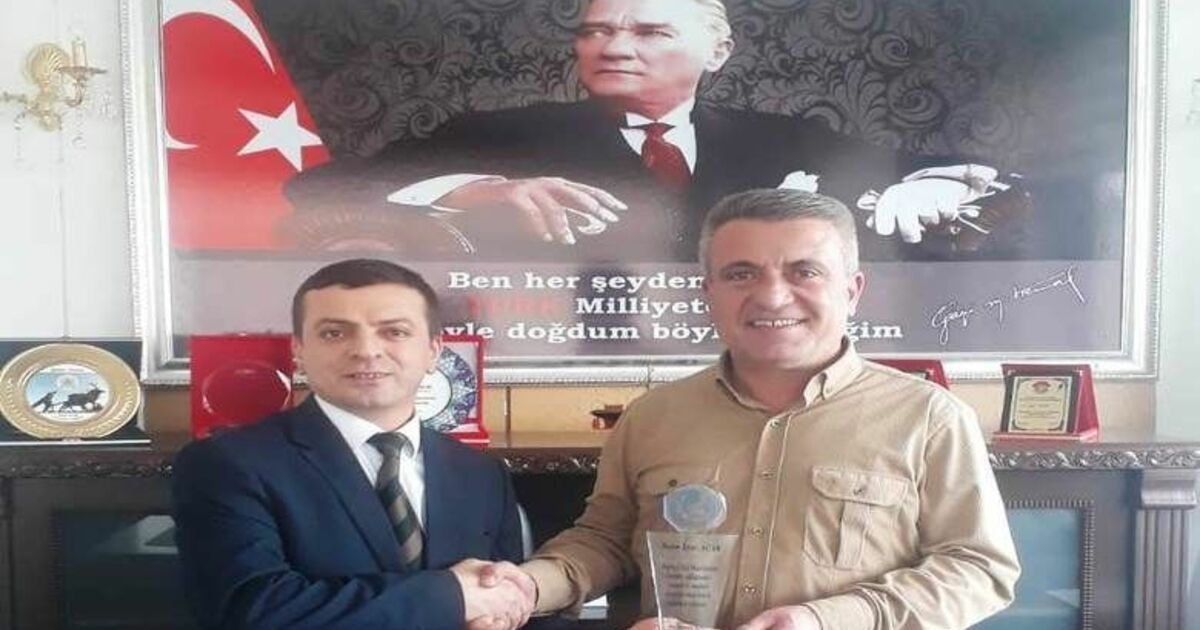Bafra Ülkü Ocaklarından Başkan Acar’a Plaket