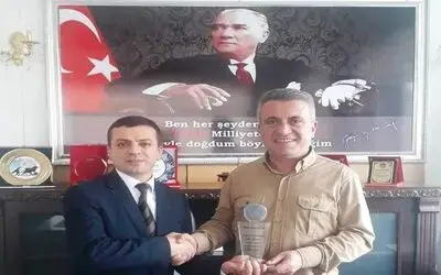 Bafra Ülkü Ocaklarından Başkan Acar’a Plaket