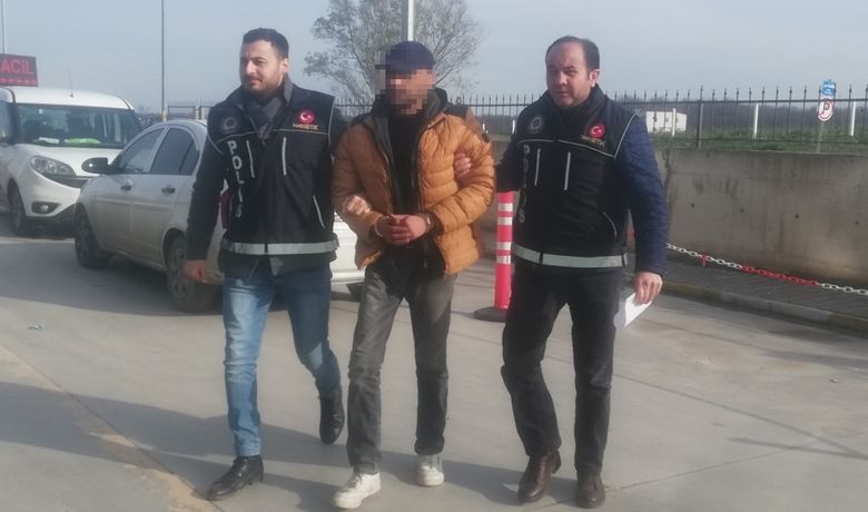 Uyuşturucudan Adliyeye SevkEdilen Kardeşler Tutuklandı - Samsun’un Bafra ilçesinde uyuşturucu satıcılarına yönelik operasyonda yakalanan 2 kardeş tutuklandı.
