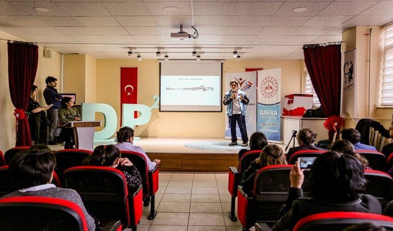 Deneyimlerini Paylaştılar - Samsun Bafra İlçe Milli Eğitim Müdürlüğü ve Bafra Rehberlik Araştırma Merkezi iş birliği ile bu yıl yürütülmeye başlanan “Deneyimini Paylaş Projesi”nin ilk sunumu Mustafa Kemal Ortaokulunda gerçekleşti.