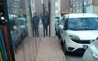 Vatandaştan Kaldırımdaki Cama Tepki