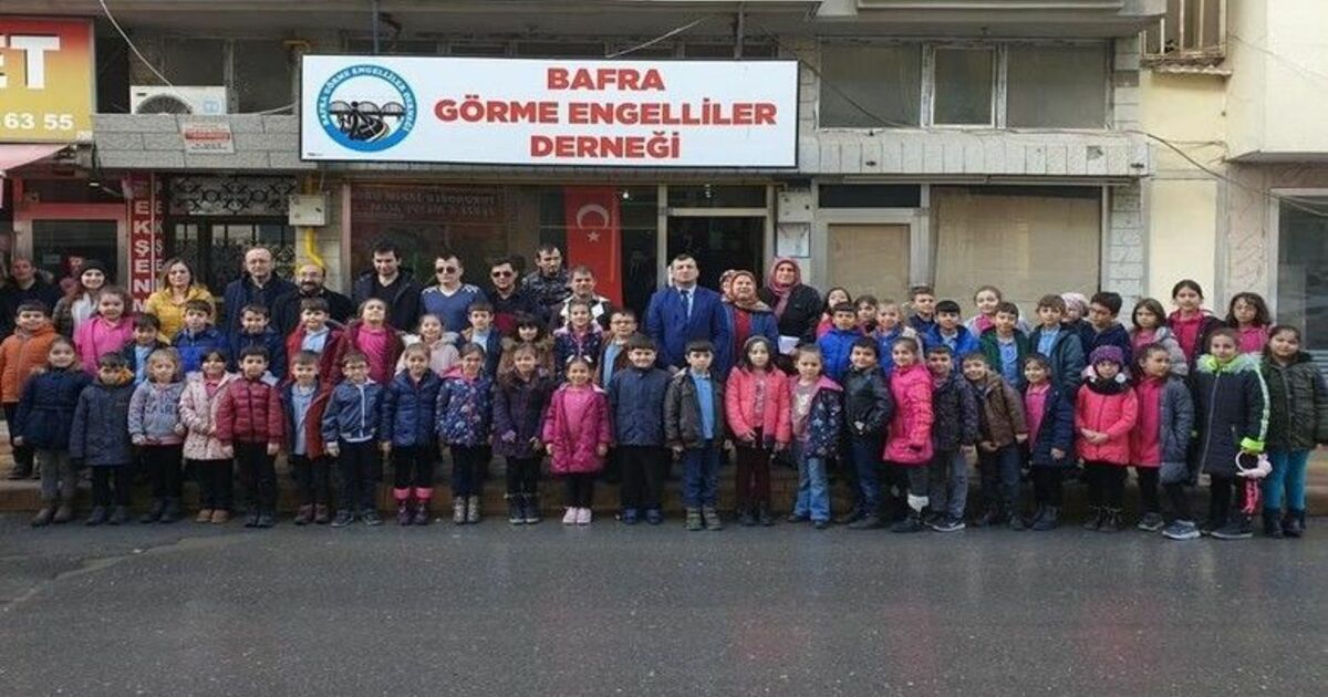 Miniklerden Görme Engellilere Beyaz Baston