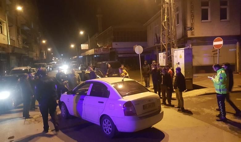 Çaycılar Sokakta Trafik Kazası: 2 Yaralı - Samsun'un Bafra ilçesinde meydana gelen trafik kazasında 2 kişi yaralandı.