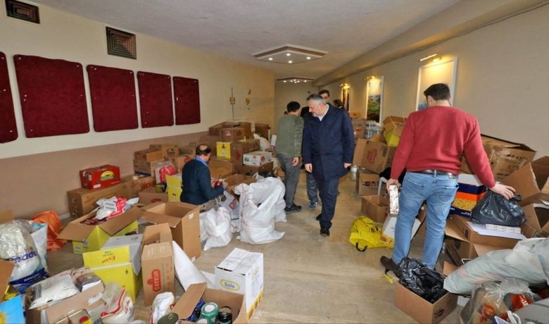 Bafralılar Depremzedeler İçin Seferber Oldu - Elazığ'da meydana gelen 6.8 büyüklüğündeki depremin ardından Bafra Belediyesi tarafından toplanan yardımlar bölgeye gönderildi.