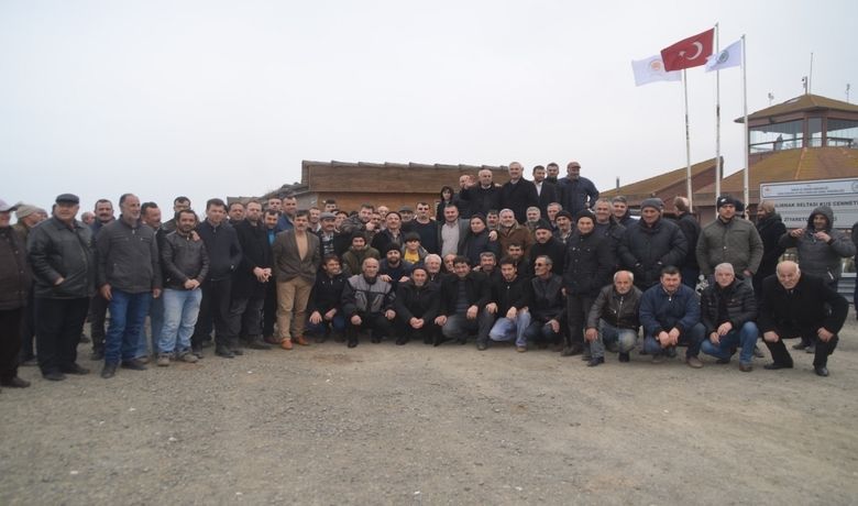Kızılırmak Deltası Kuş Cenneti'ninTarım Ve Hayvancılığa Açılmasını İstediler - Türkiye’nin en büyük deltalarından birisi olan Kızılırmak Deltası Kuş Cenneti’nde arazisi bulunan yöre halkı tapulu arazilerinde tarım ve hayvancılığın serbest bırakılması için basın açıklaması yaptı.
