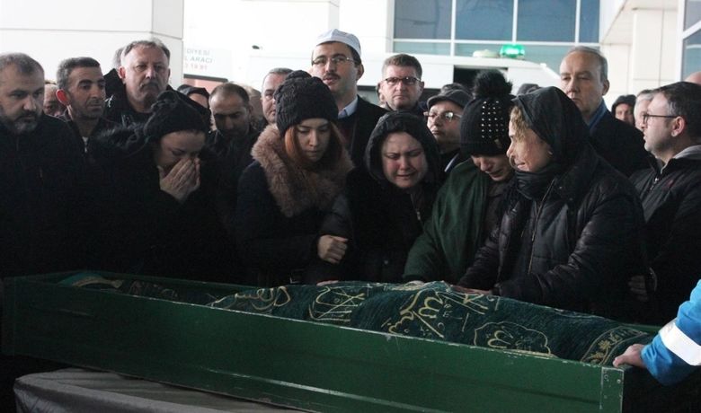 Kalbine Yenik Düşen Sağlık Memuru İçin Tören - Samsun Bafra ilçesinde kalp krizi sonucu hayatını kaybeden Toplum Sağlığı Merkezi Evde Sağlık Biriminde görevli sağlık memuru defnedildi.