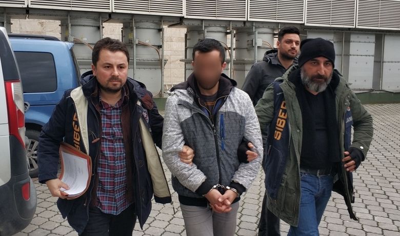 Kamu Kurumlarının İnternet SitelerininErişimine Engel Olan Hacker Yakalandı - Samsun Siber Polisi Sanal devriye ekipleri, kamu ve özel kuruluşlara ait internet sitelerine erişime engelleme saldırıları düzenleyip, başkalarını kedi kartı bilgilerini ele geçirip yayınladığı iddia edilen hackeri yaptıkları takip sonucu yakalandı.