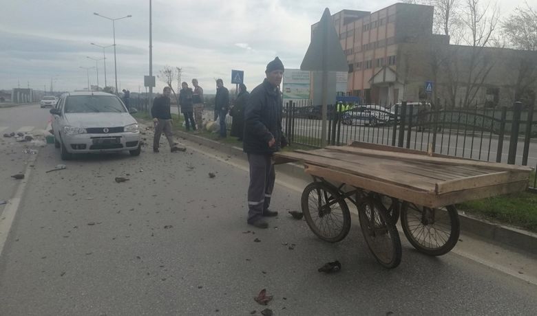 Hurdacı Ölünden Döndü - Samsun’un Bafra ilçesinde otomobilin el arabasına çarptığı hurdacı ölümden döndü.