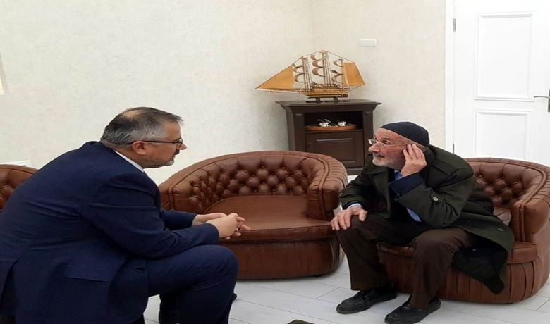 Bafralılar Başkan Kılıç İle Randevusuz Görüşüyor Bafra BelediyeBaşkanı Hamit Kılıç Halkla İç İçe Sorunlar Çözüyor - Göreve gelmesi ile birlikte startını verdiği “Ortak Akıl Buluşmaları" ile ilçenin tamamını kapsayan istişare ve birlikte hareket etme anlayışını ortaya koyan Bafra Belediye Başkanı Hamit Kılıç’a vatandaşlar randevusuz ulaşabiliyor.