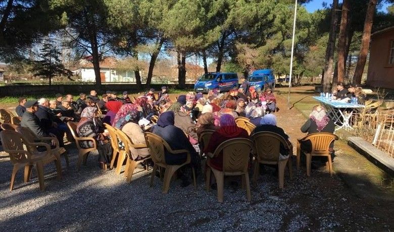 Jandarmadan Aile İçi Şiddetle Mücadele - Samsun'un Bafra ilçesinde kadına yönelik şiddetin önlenmesi amacıyla İl Jandarma Komutanlığı Çocuk ve Kadın Kısım Amirliği tarafından Gökçün Mahallesi'nde seminer düzenledi.