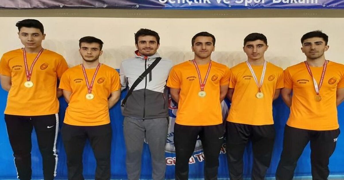 Bafra Kızılırmak Anadolu Lisesi Badmintoncuları Türkiye Finallerinde