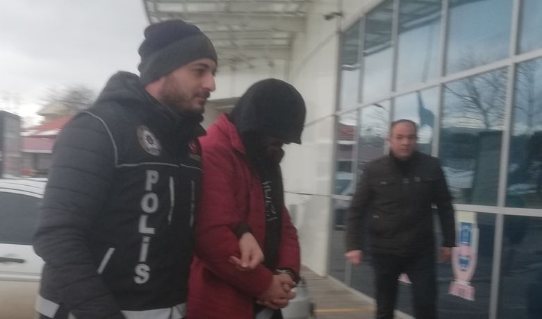 Uyuşturucudan Adliye Çıkartılan Şahıs Tutuklandı - Samsun'un Bafra ilçesinde uyuşturucu satarken yakalanan şahıs tutuklandı.