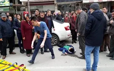 Ehliyetsiz Motosiklet Sürücüsü Karşıdan Karşıya Geçen Çocuğa Çarptı 