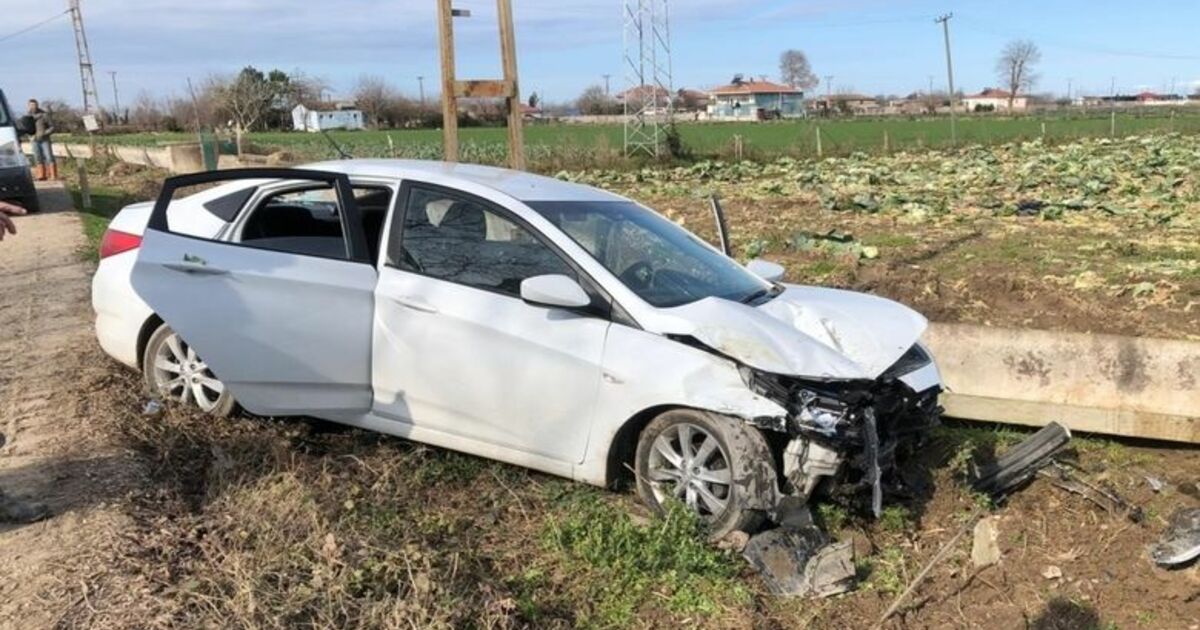 Otomobil Sulama Kanalına Çarptı: 7 Yaralı