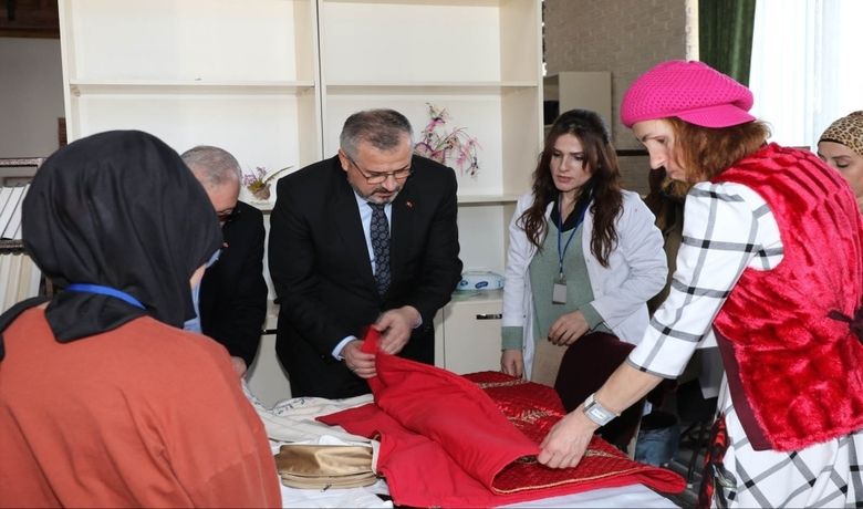 Başkan Kılıç: "EngelliKardeşlerimize Desteğimiz Sürecek" - Bafra Belediyesinin engelli vatandaşların sosyal hayata katılmaları ve meslek sahibi olmaları amacıyla, Halk Eğitim Müdürlüğü ile iş birliği içerisinde hayata geçirdiği el sanatları kursu üretilen birbirinden renkli ürünlerle dikkat çekiyor.