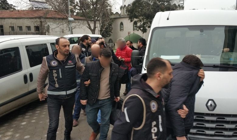 Fetö'ye Komiser Yardımcılığı GirişSınavı Operasyonundan 8 Şahıs Adliyede - Samsun'da FETÖ/PDY’ye yönelik düzenlenen komiser yardımcılığı giriş sınavı operasyonunda gözaltına alınan 8 eski komiser adliyeye sevk edildi.