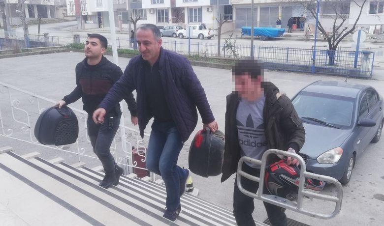 Motosiklet Hırsızlığı Zanlıları Tutuklandı - Samsun'un Bafra ilçesinde adliyeye sevk edilen motosiklet hırsızlığı zanlıları tutuklandı.