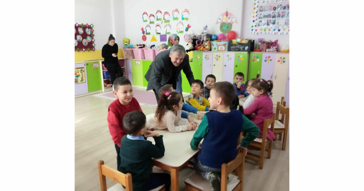 Veliler Anasınıfı Öğrencileriyle Oyunlar Eşliğinde Ders İşliyor