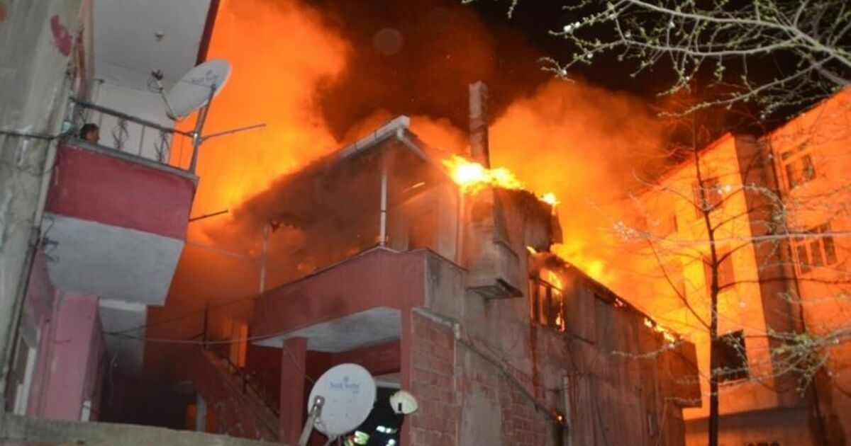 2 Katlı Bina Alevlere Teslim Oldu