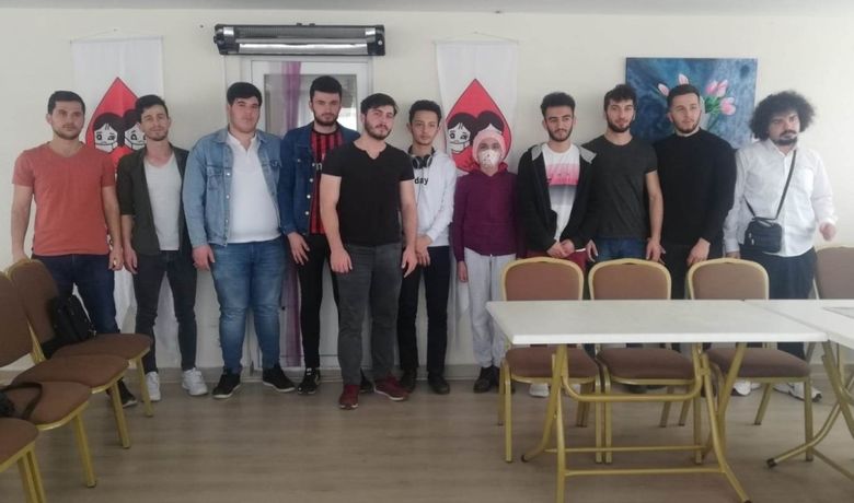 Öğrencilerden Anlamlı Davranış - Kredi Yurtlar Kurumu (KYK) Milli Piyango Öğrenci Yurdu öğrencileri ve Bafra Umut Derneğince hazırlanan hediye paketleri Samsun Lösemili ve Kan Hastalıklı Çocuklar Derneği’ne (LÖSAM) teslim edildi.