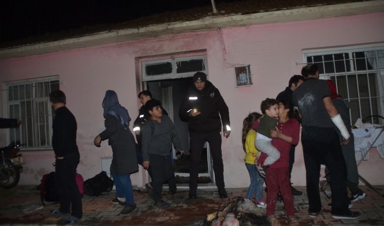 Yabancı Uyruklu Şahısların Evinde Yangın - Samsun’un Bafra ilçesinde yabancı uyruklu şahısların kaldığı tek katlı evde çıkan yangın korku dolu dakikalar yaşanmasına neden oldu.
