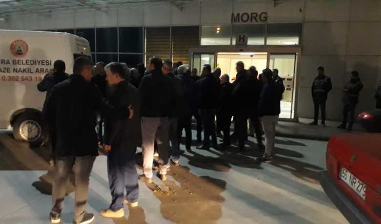 Bafra'da Hastanede Ölen ŞahsınYakını Hemşireyi Öldüresiye Dövdü - Samsun'un Bafra ilçesinde meydana gelen olayda, hastanede kalp krizi sonucu ölen Mehmet Bilgi'nin kardeşi, soru sorduğu erkek hemşireyi öldüresiye dövdü. 
