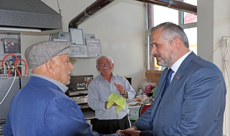 Başkan Kılıç: "Önemli Çalışmalara İmza Atacağız" - Samsun Bafra Belediye Başkanı Hamit Kılıç, mahallelerin sorunlarını yerinde tespit etmek, esnaf ve vatandaşlarla görüş alışverişinde bulunmak amacıyla gerçekleştirdiği mahalle ziyaretlerine devam ediyor.