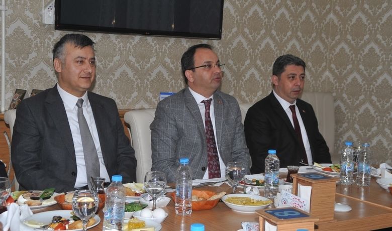 Bafra’da Korona Virüsü Önlemleri - Çin’in Wuhan şehrinde ortaya çıkan ve tüm dünyayı tedirgin ölümcül korona virüsü hakkında Samsun Bafra Kaymakamı bilgilendirme toplantısı düzenledi.