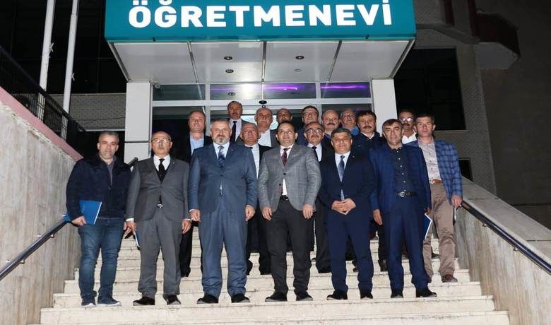 Yerel Yönetimin Katılımı İle BafraOda Başkanları İstişare Toplantısı Yapıldı - Bafra’da görev yapan Oda, Borsa ve Meslek Oda Başkanları Bafra Kaymakamı Cevdet Türkmen ve Bafra Belediye Başkanı Hamit Kılıç katılımları ile Bafra öğretmenevinde bir araya geldi.
