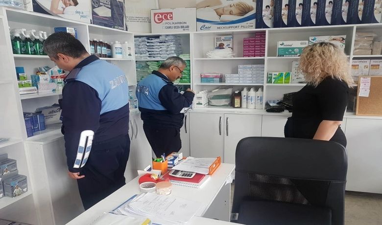 Bafra’da Virüs Fırsatçılarına Denetim - Bafra Belediyesi Zabıta Müdürlüğü ekipleri korona virüsü salgını nedeniyle talebin arttığı hijyen ürünlerinde anormal fiyat artışının önüne geçmek için işletmelere denetim yaptı.