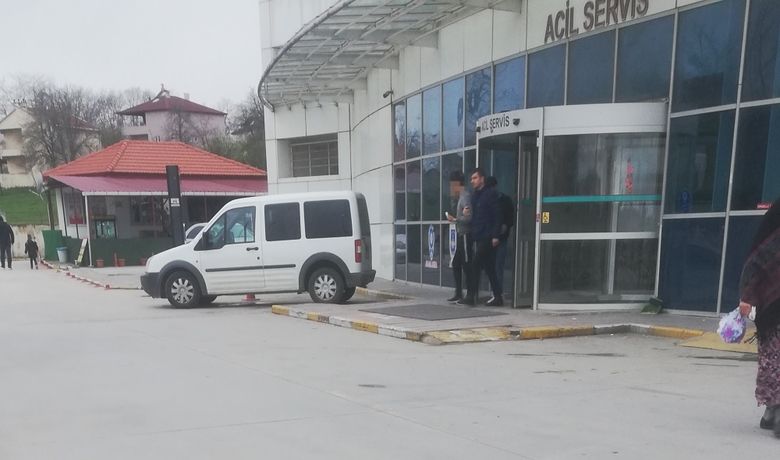 Bafra'da Gençler Arasında Bıçaklı Kavga: 1 Yaralı - Samsun’un Bafra ilçesinde gençler arasında çıkan kavgada 1 kişi bıçakla yaralandı.