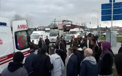 Servis Aracının Önünden Karşıya Geçmeye Çalışan Yayaya Otomobil Çarptı