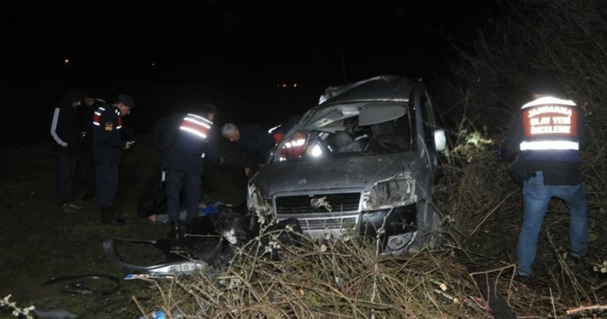 Bafra'da Ticari Araç Ağaca Çarptı: 1 Ölü, 2 Yaralı