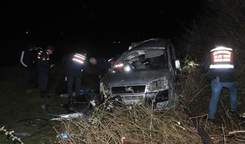 Bafra'da Ticari Araç Ağaca Çarptı: 1 Ölü, 2 Yaralı - Samsun’un Bafra ilçesinde ticari araç ağaca çarparken meydana gelen trafik kazasında 1 kişi hayatını kaybetti, 2 kişi yaralandı.