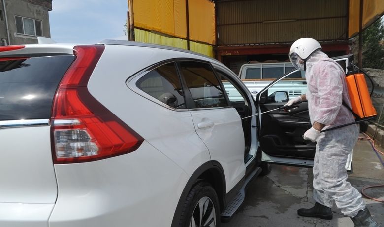 İş Yerine Gelen Araçları Bedava Dezenfekte Ediyor - Samsun’un Bafra ilçesinde bir oto yıkamacı, iş yerine gelen araçları ücretsiz dezenfekte ediyor.