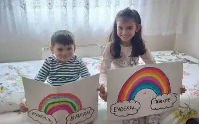 Bafra’da Minik Kardeşlerden 'Evde Kal' Çağrısı