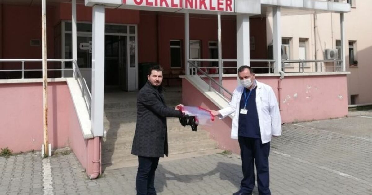 Gönüllü Öğretmenlerden Sağlık Çalışanlarına Siper Koruyucu Maske
