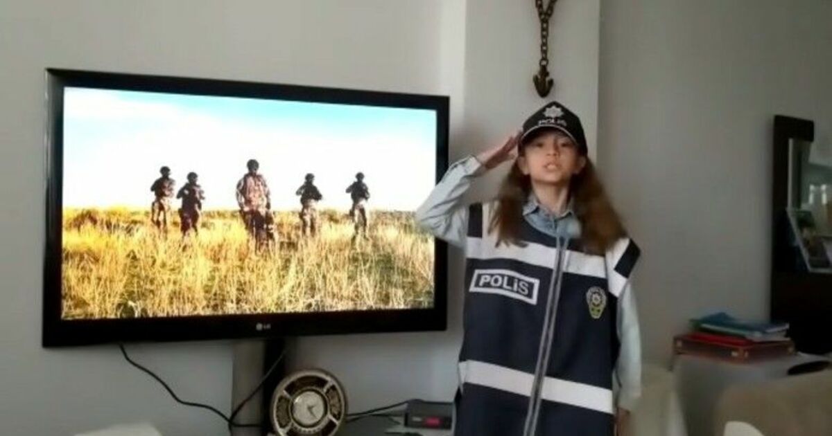 Minik Öğrenciden Polis Haftası'nda "Evde Kal" Mesajı