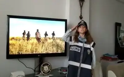 Minik Öğrenciden Polis Haftası'nda "Evde Kal" Mesajı