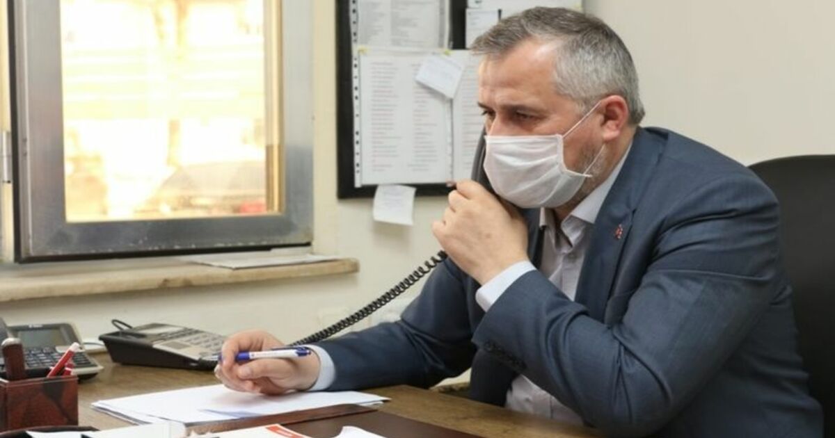 Başkan Telefona Baktı, Zabıta Ekmek Dağıttı