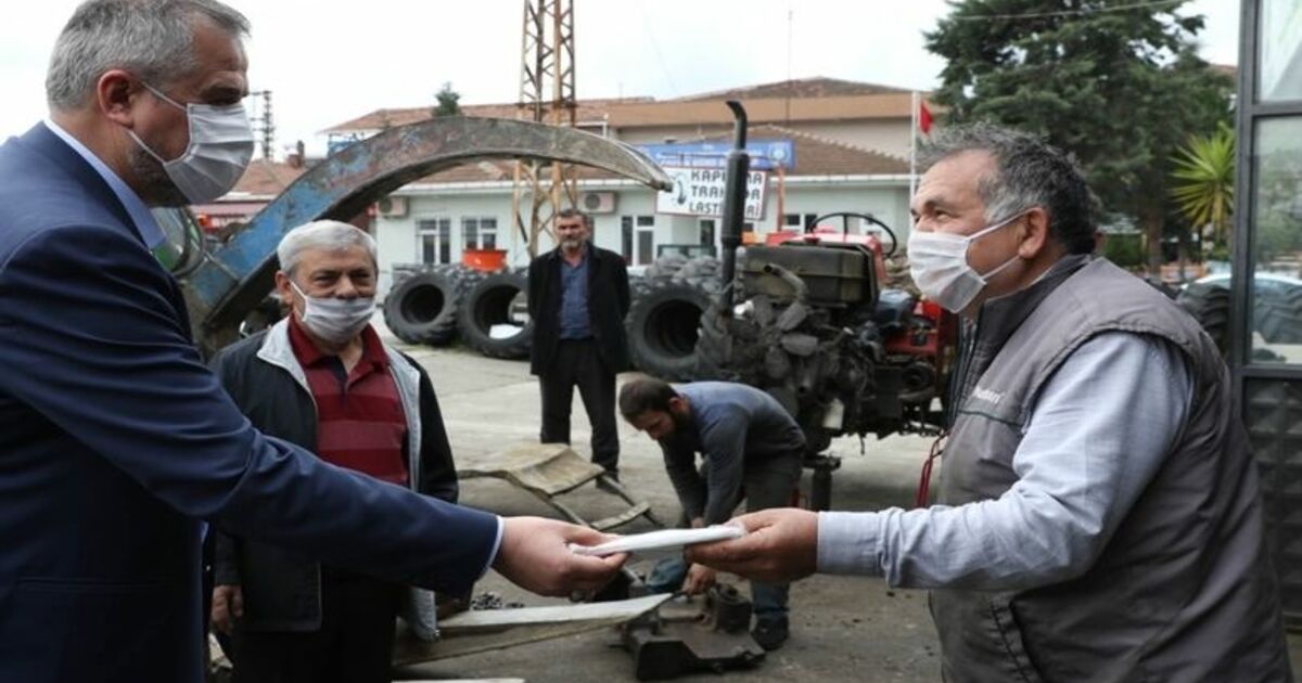 Başkan Hamit Kılıç Sanayi Sitelerinde Ve Sebze Halinde Maske Dağıttı