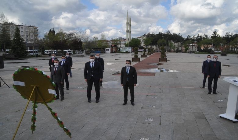 Sosyal Mesafeli 23 Nisan - Samsun'un Bafra ilçesinde, 23 Nisan Ulusal Egemenlik ve Çocuk Bayramı'nın 100. yılı, korona virüsü tedbirleri kapsamında sade bir törenle kutlandı.