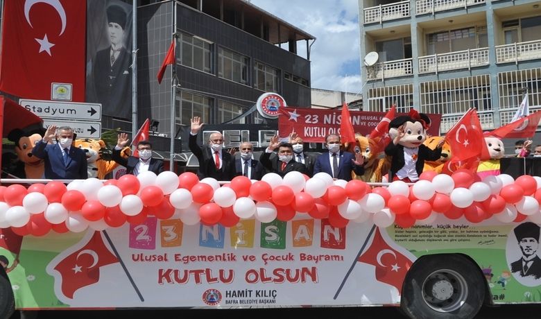 Bafra’da 23 Nisan Coşkusu Bir Başka Oldu - Samsun'un Bafra ilçesinde, TBMM'nin 100. yılı ve 23 Nisan Ulusal Egemenlik ve Çocuk Bayramı sıra dışı bir organizasyonla kutlandı.