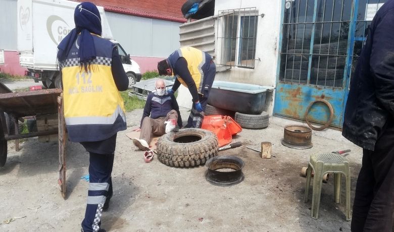 76 Yaşındaki Tamirci,Lastik Tamir Ederken Yaralandı - Samsun’un Bafra ilçesinde iş yerinde lastik tamiri yapan 76 yaşındaki yaşlı adam, jantın ayağına düşmesi sonucu yaralandı.