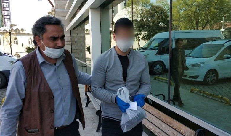 10 yıl hapis cezası bulunan genç tutuklandı
 - Samsun’da hakkında ’yaralama’ suçundan 10 yıl hapis cezası bulunan genç gözaltına alındı ve adli işlemlerin ardından tutuklanarak cezaevine gönderildi.