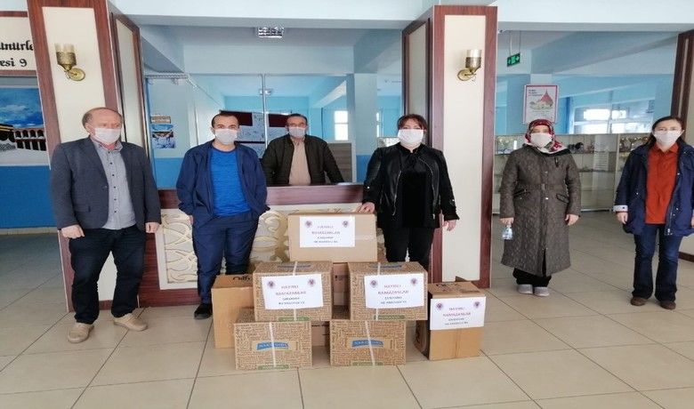 Öğretmen ve velilerdenihtiyaç sahiplerine yardım kolisi